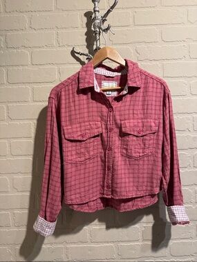 American Eagle shirt pink plaid flannel button down cropped style small soft